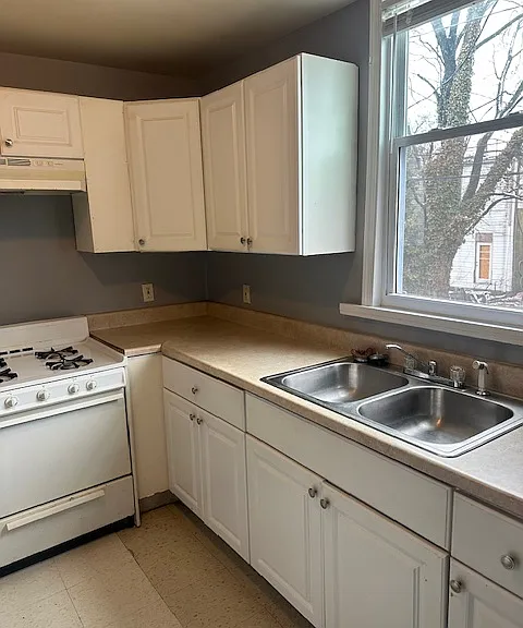 2910 Rockrose Ave — Photo 2