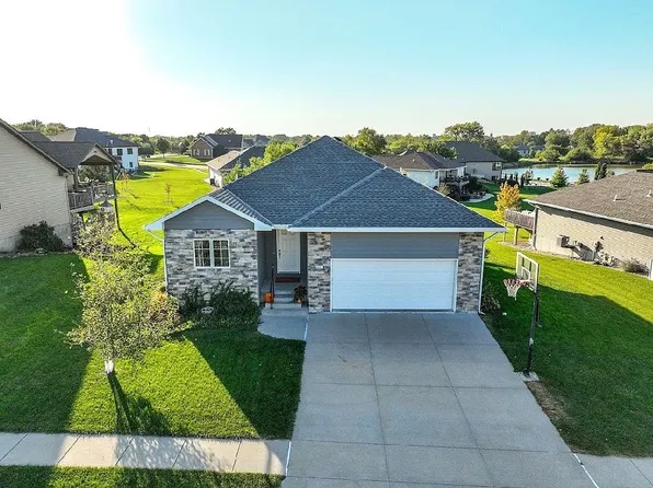 905 Fairway Ct, Crete, NE 68333