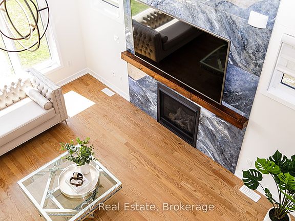 3rd image of 111 Stoneleigh Dr