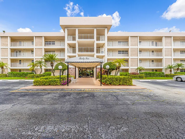3151 S Palm Aire Dr #407 — Photo 2