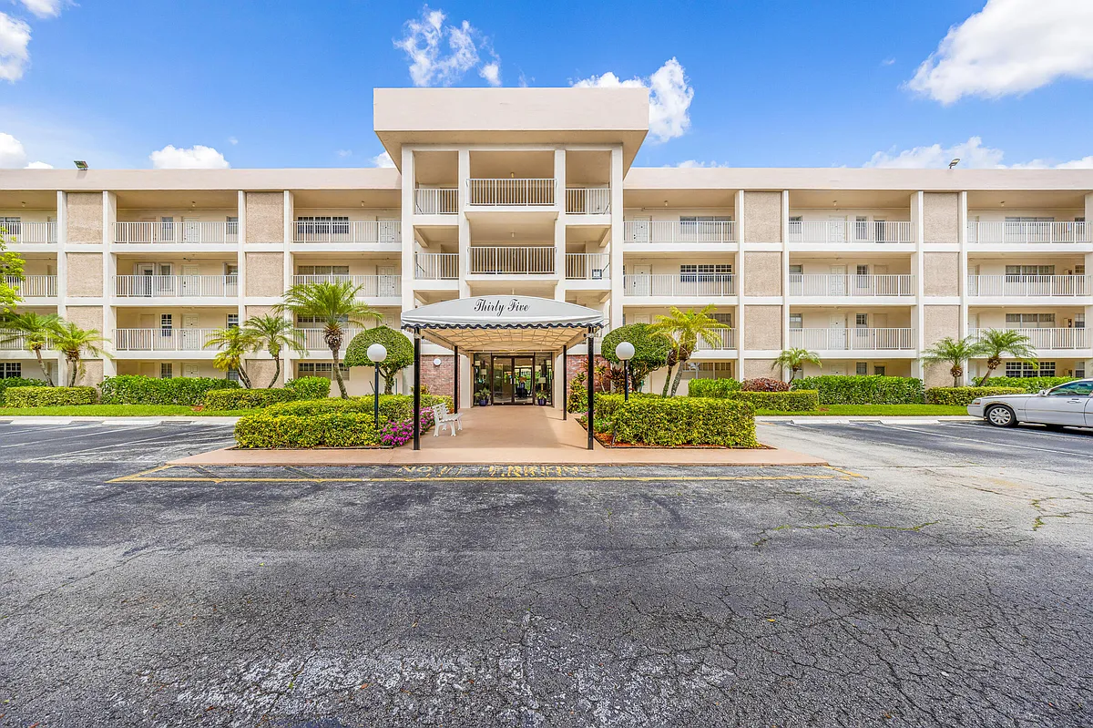 Building Photo - 3151 S Palm Aire Dr #407