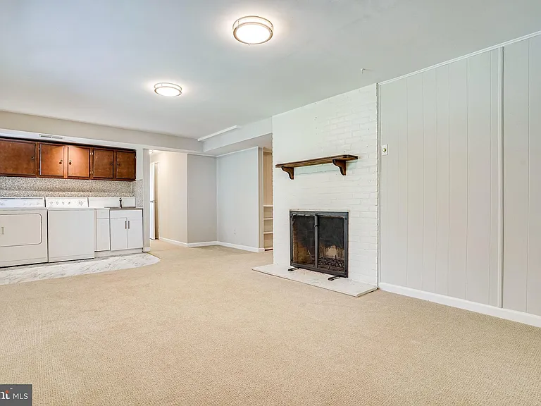 7430 Hastings St — Photo 48