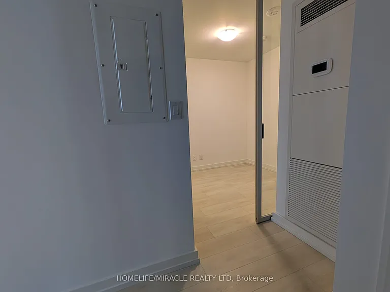 75 James St S #2307 — Photo 9