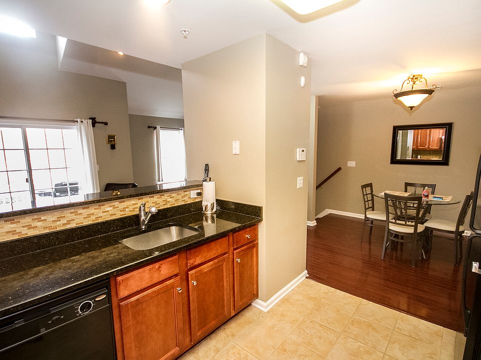 1st image of 38 Oxford Ct