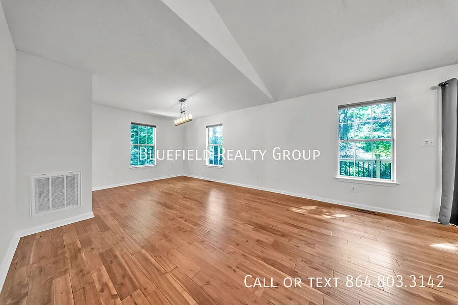 Spacious 3-Bedroom, 2-Bath Retreat with Deck & Backyard Shed $2,000/mo rent — Photo 4