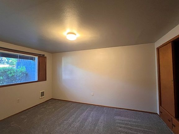 5th image of 407 Regents Blvd #407