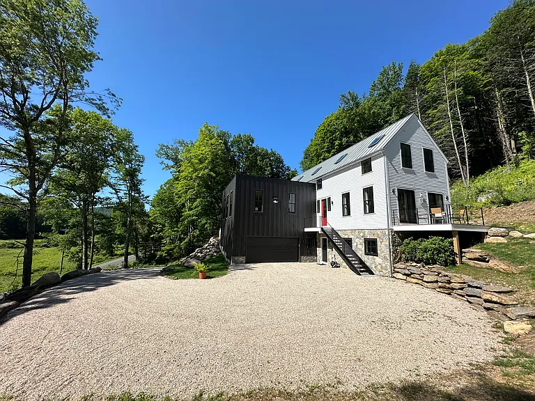 82 Cobble Rd — Photo 2