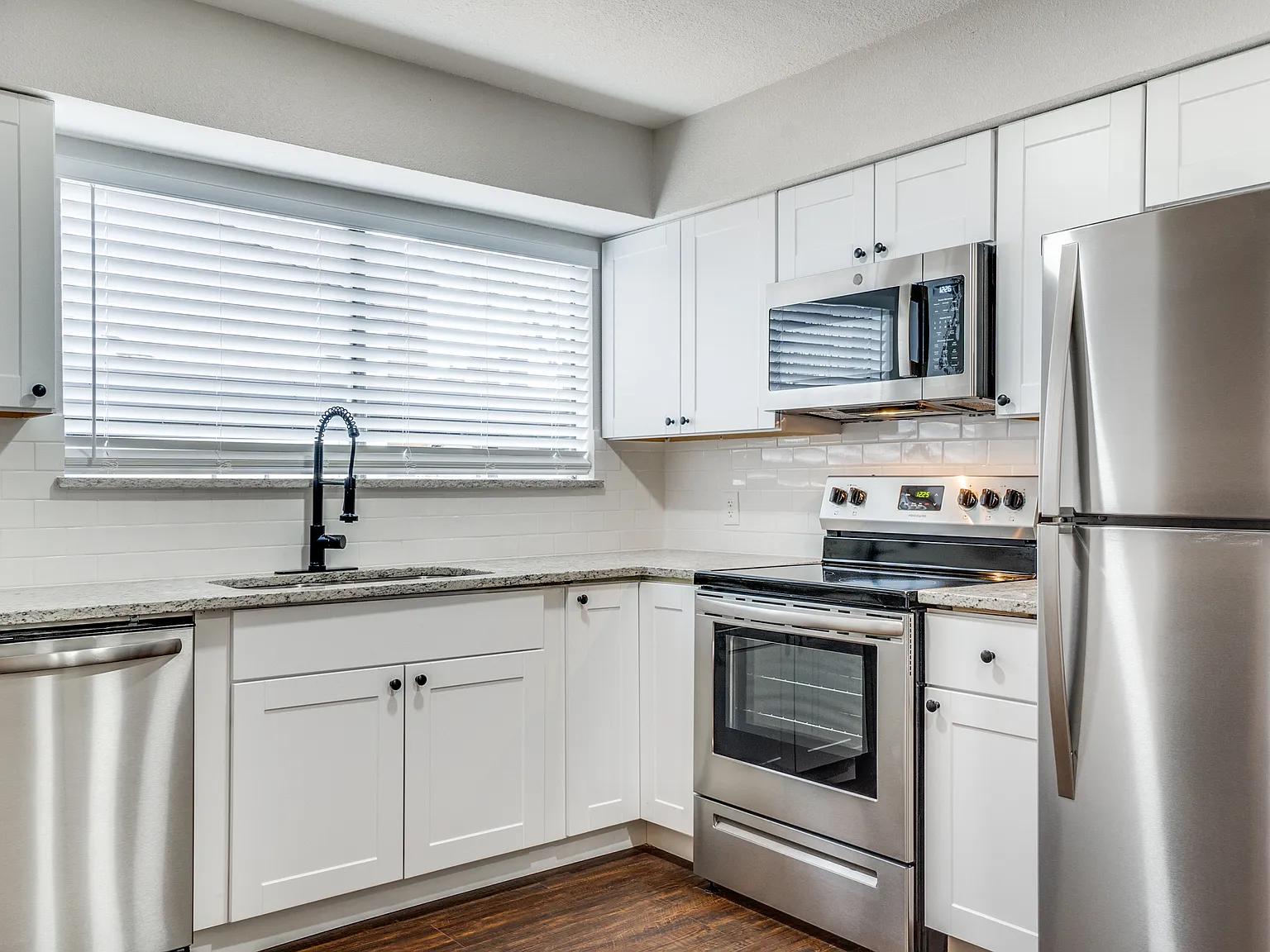Creekside Condominumums — Photo 4
