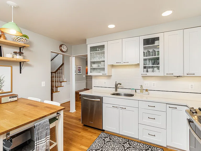 2320 Sanford St — Photo 6