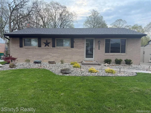 27559 Weddel Ave, Brownstown, MI 48183