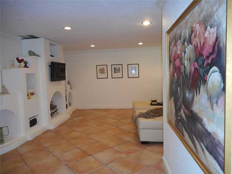 2nd image of 407 Bonnie Brae Way