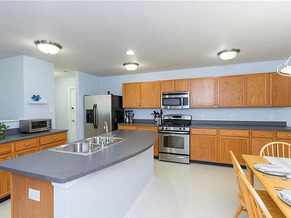3rd image of 6535 Branches Dr