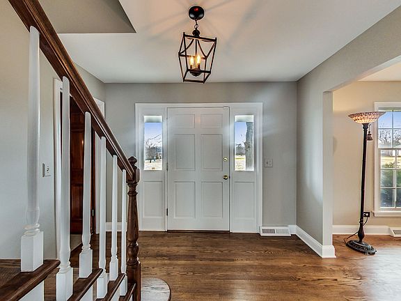 LIGHT BRIGHT FOYER 