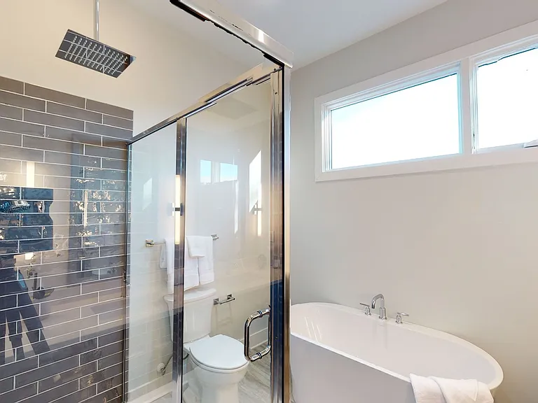 1070 Kenilworth Ave — Photo 23
