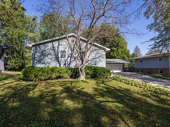 3rd image of 908 Roby Rd