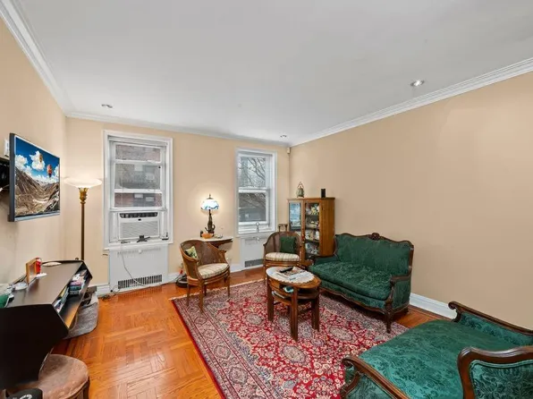 9437 Shore Road image 9 of 28