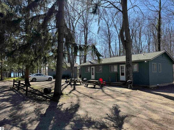 8469 Deadstream Rd #4, Honor, MI 49640