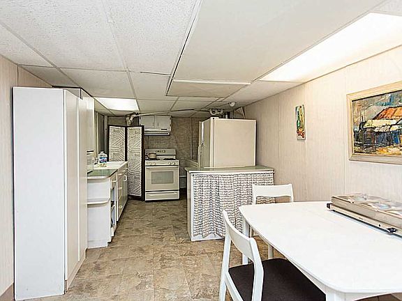 4th image of 3608 W Bancroft St