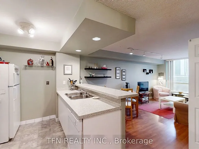 801 King St W #712 — Photo 3
