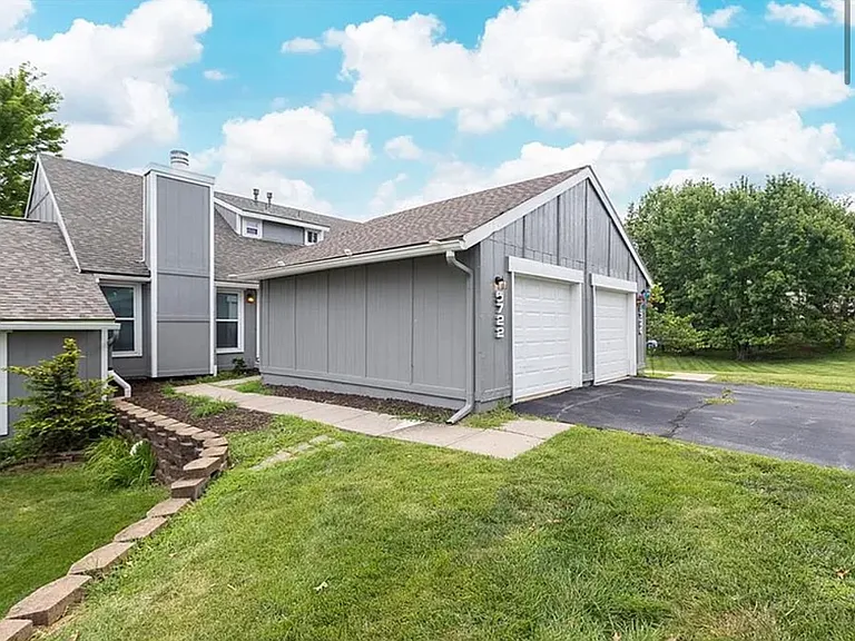 5722 N London Ave — Photo 1