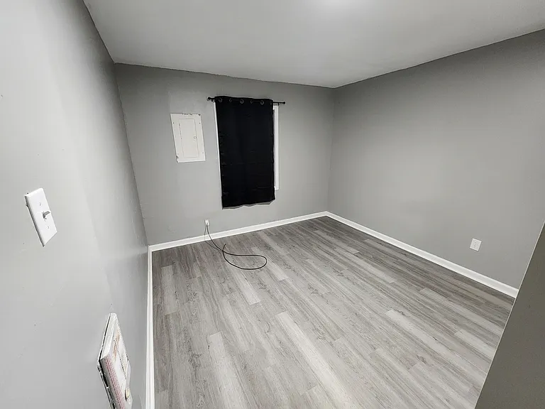 1424 Bancroft St — Photo 2