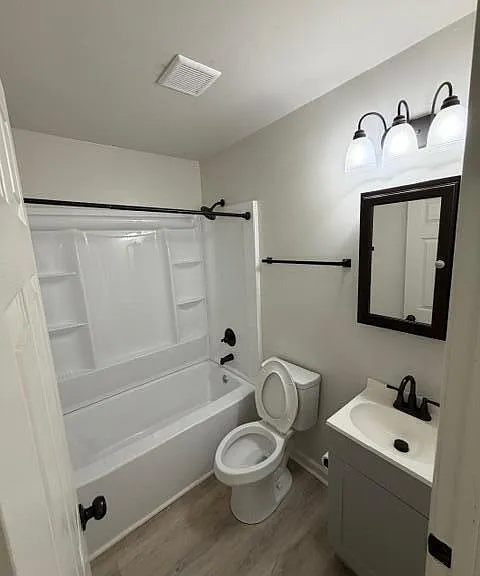 2059 Deauville Dr — Photo 13