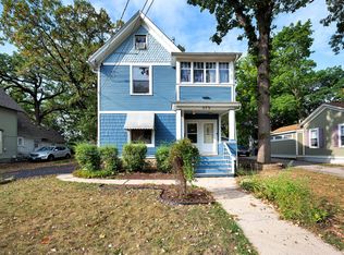 372 Hendee St, Elgin, IL 60123