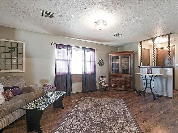 3rd image of 706 N Railroad Ave