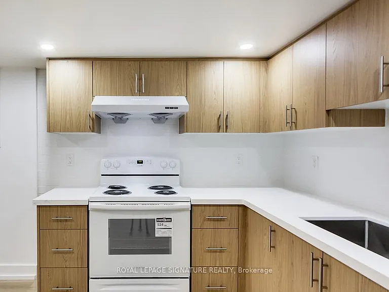 896 Bathurst St #BASEMENT — Photo 21