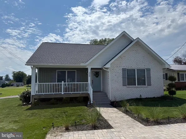 320 8th Ave, Luray, VA 22835