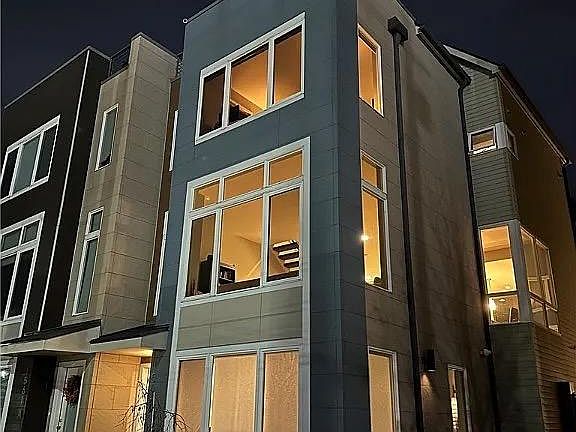 3rd image of 1561 E 118th St #B