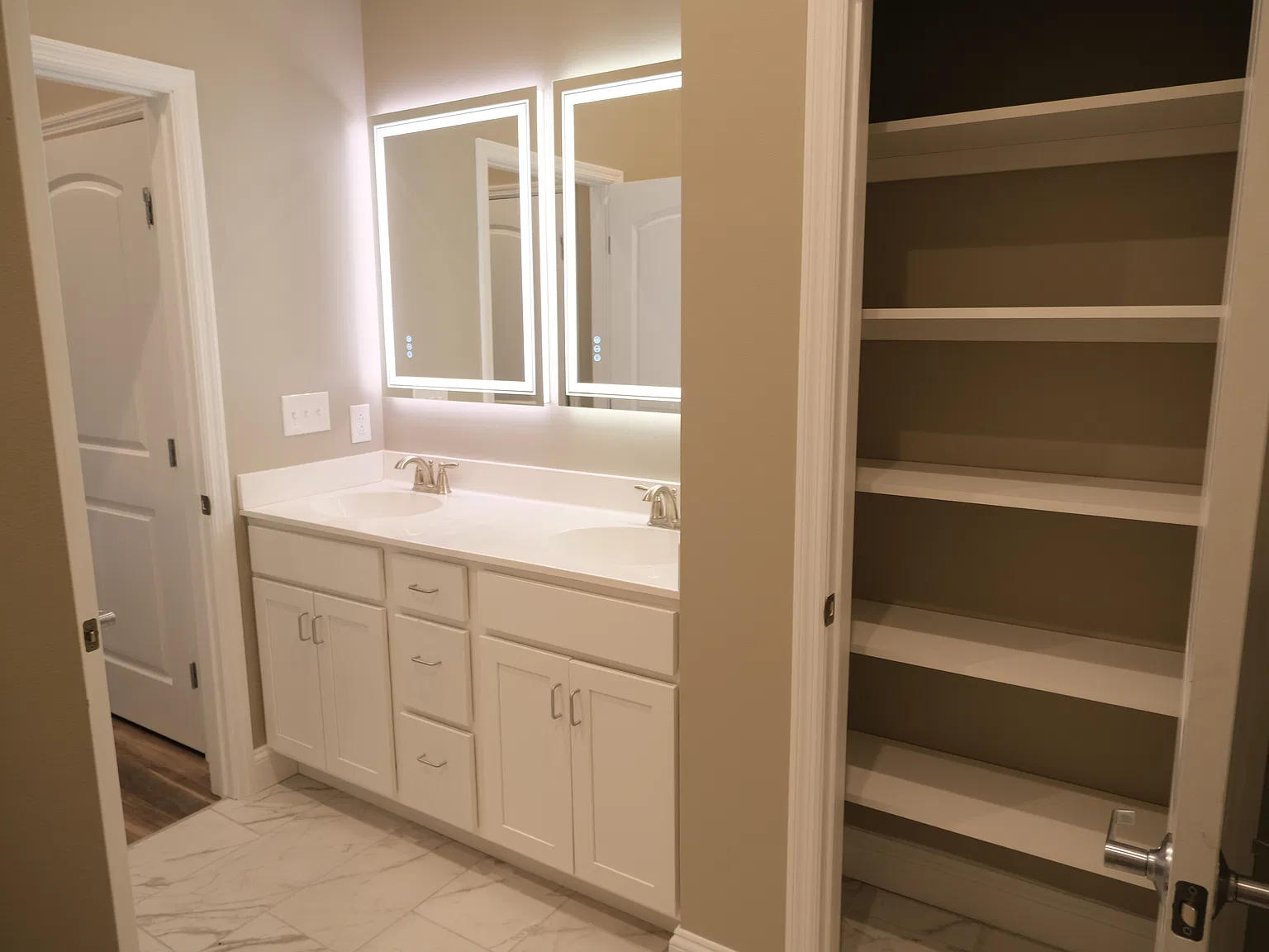 1 bed, 1100 sqft, $1,700 — Photo 4