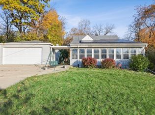 29652 W Roberts Rd, Island Lake, IL 60042