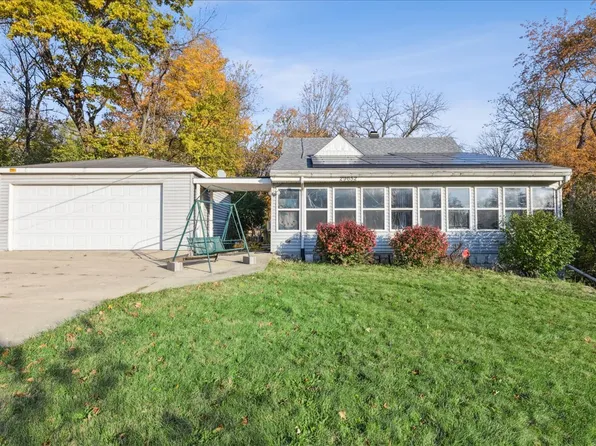 29652 W Roberts Rd, Island Lake, IL 60042