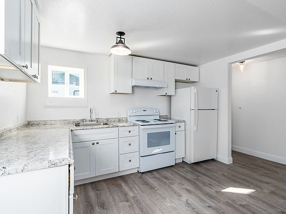 4th image of 2120 Lincoln Ave APT D