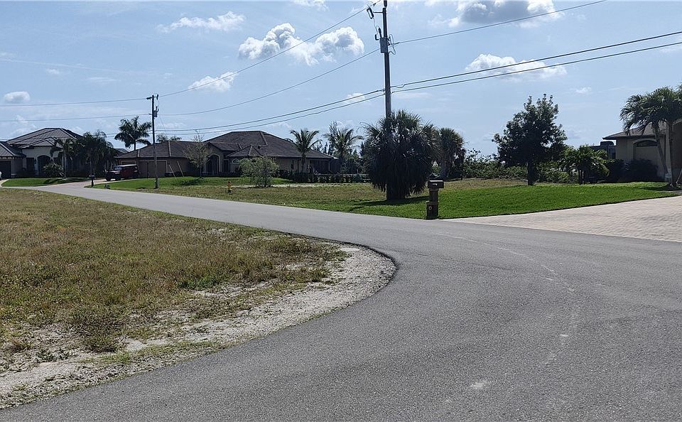 2nd image of 142 SW 33rd Pl