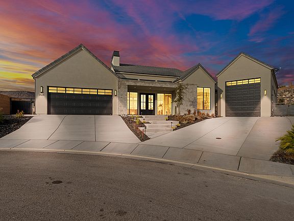 2nd image of 2028 N Somerset Cir