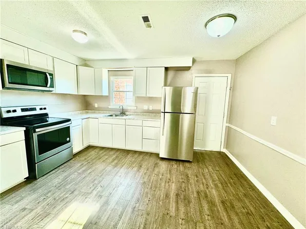 1309 W Meadowview Rd APT B, Greensboro, NC 27403