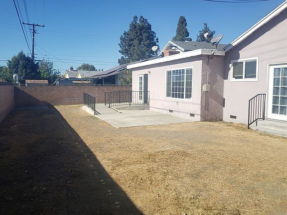 2nd image of 942 Barbara Ln #942