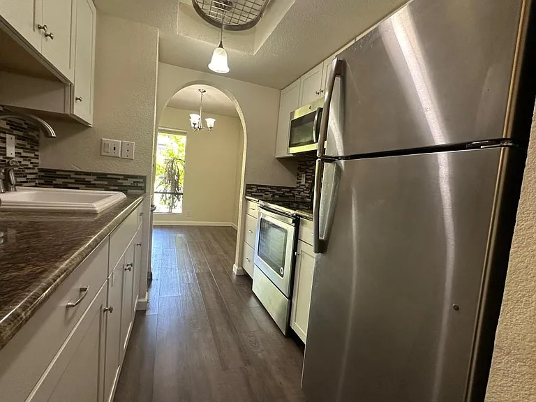 2422 Larkspur Ln #221 — Photo 19