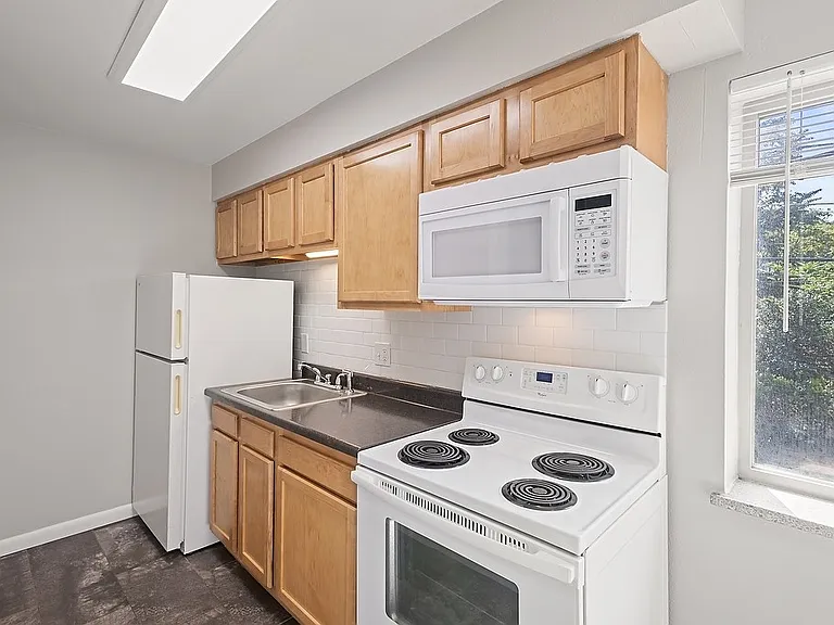 1635 Cook — Photo 34