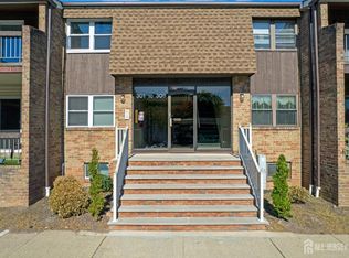 308 Sharon Garden Ct, Woodbridge, NJ 07095