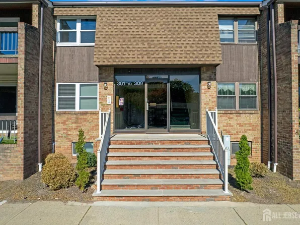 308 Sharon Garden Ct, Woodbridge, NJ 07095