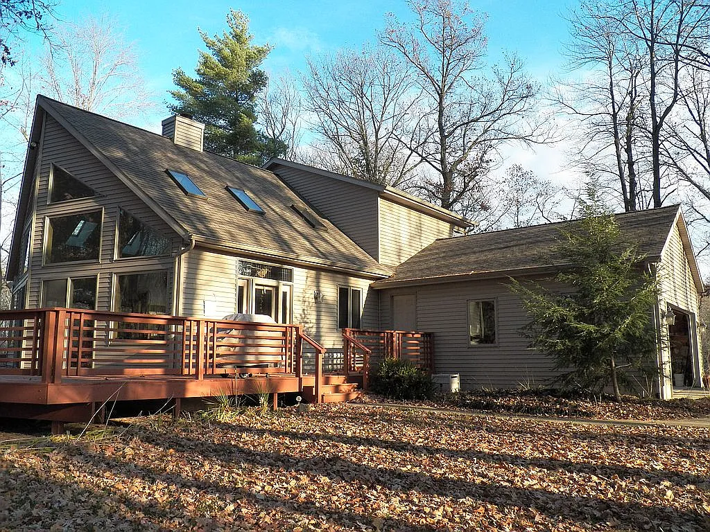 10707 Brown Lake Dr NE photo 1