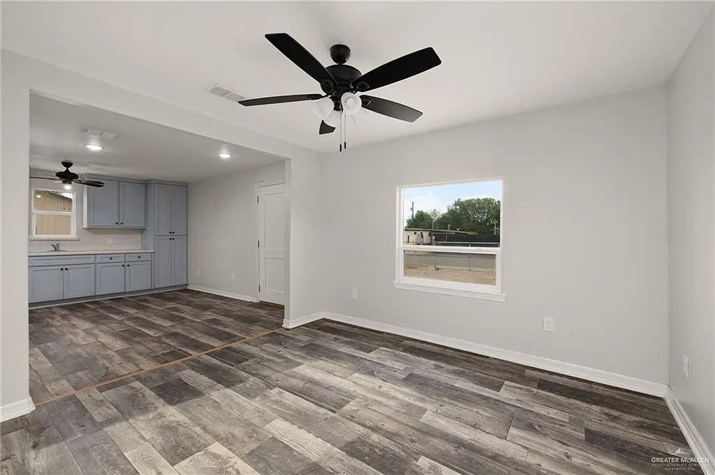 3 bed, 1.0 bath, 1008 sqft, $1,250 — Photo 2