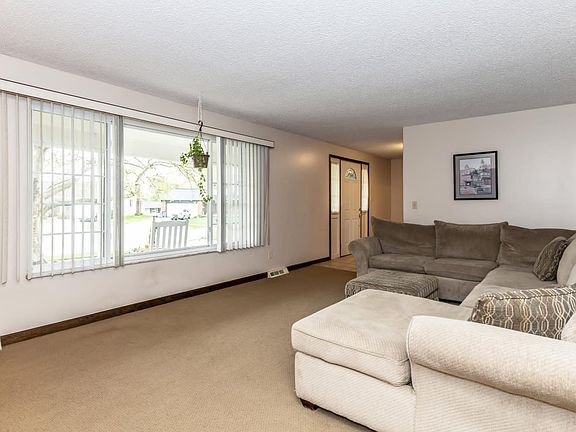 5th image of 210 Dellfield Ln