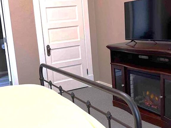 2nd image of 302 W Yakima Ave APT 202