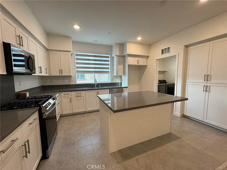 2317 W Broadway #60 — Photo 9