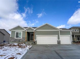 113 SW Wind Garden Cir, Blue Springs, MO 64064