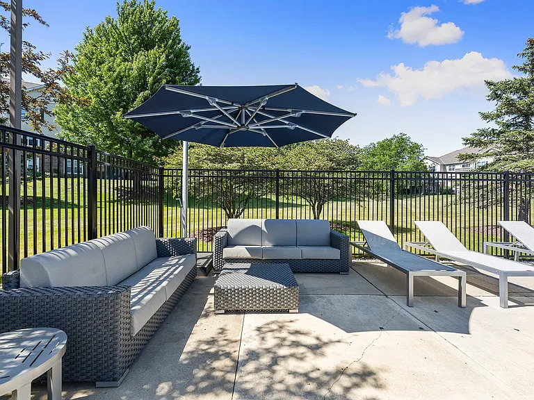 Riverwood Apartments Poolside Lounge